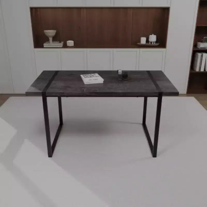 Table à manger rectangulaire moderne industrielle en bois MDF naturel, 4-6 personnes, plateau en bois d'ingénierie de 1,5 pouce d'épaisseur et pieds rectangulaires en métal noir,
