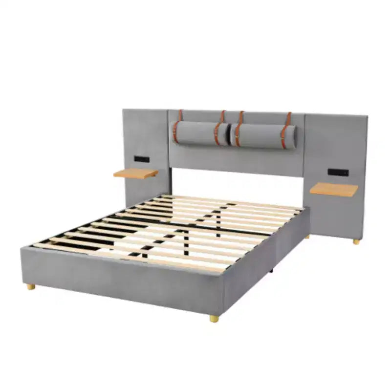 Lit plateforme Queen en velours avec oreillers de chevet, étagères de rangement et deux prises avec ports USB