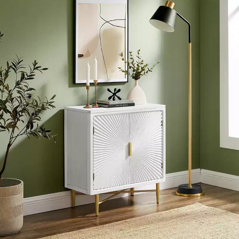 Buffet bas en bois moderne avec portes à motifs texturés