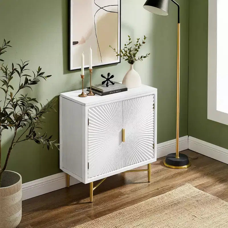 Buffet bas en bois moderne avec portes à motifs texturés