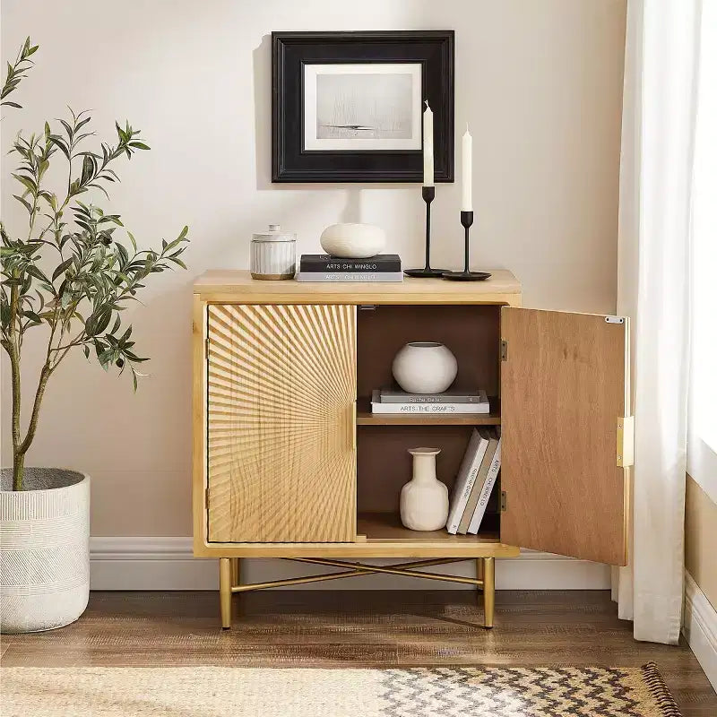 Buffet bas en bois moderne avec portes à motifs texturés