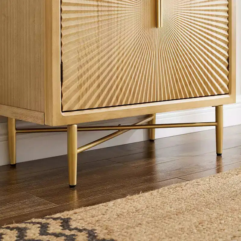 Buffet bas en bois moderne avec portes à motifs texturés