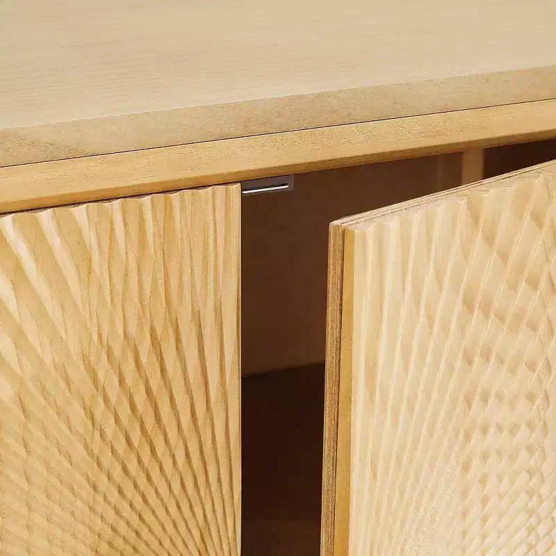 Buffet bas en bois moderne avec portes à motifs texturés