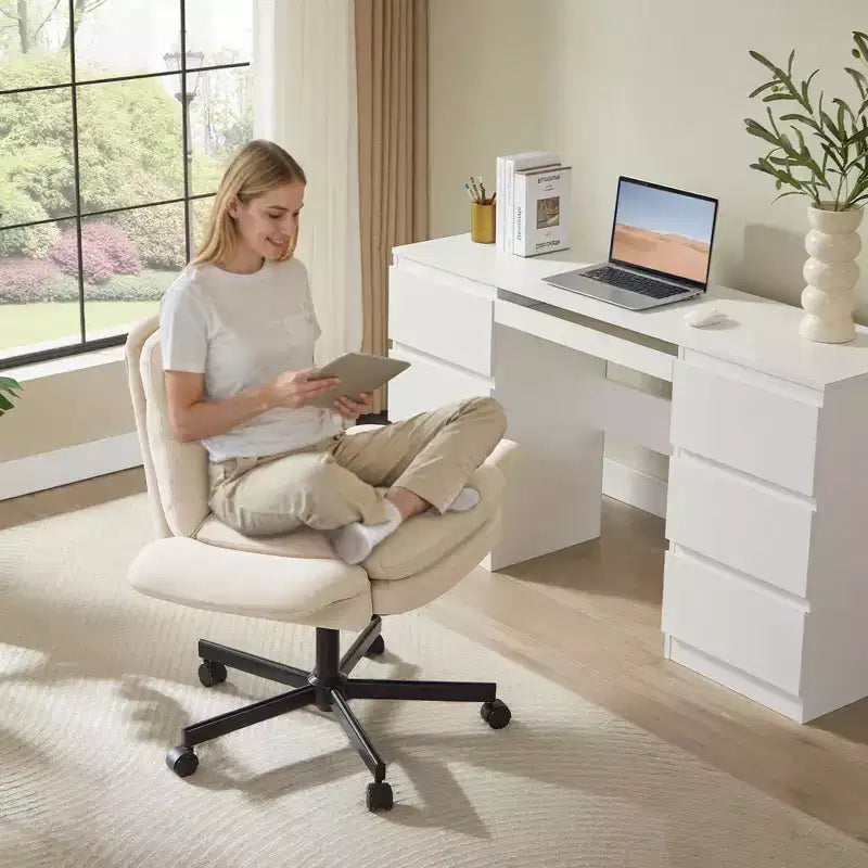 Chaise de bureau ergonomique pour s'asseoir en tailleur avec accoudoirs relevables et roulettes - Hauteur réglable, mousse double couche, poches latérales
