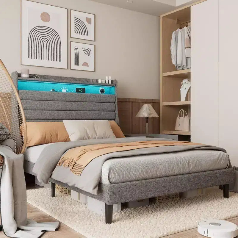 Cadre de lit plateforme pleine grandeur avec tête de lit de rangement, station de charge et lumières LED - Rembourré, aucun sommier tapissier requis, beige