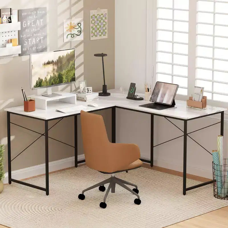 Bureau d'ordinateur en L avec prises de courant, bureau de 95 pouces pour 2 personnes avec étagère pour moniteur et ports USB - Table de jeu d'angle, blanc