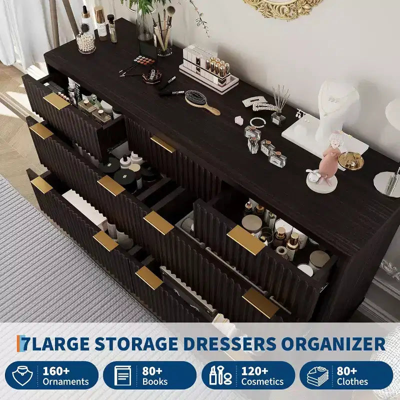 Commode 7 tiroirs cannelés de 137 cm de large - Commode moderne à panneaux ondulés pour chambre, salon et couloir