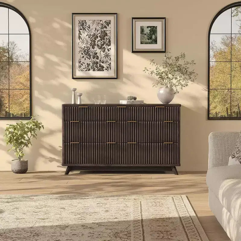 Commode 7 tiroirs cannelés de 137 cm de large - Commode moderne à panneaux ondulés pour chambre, salon et couloir