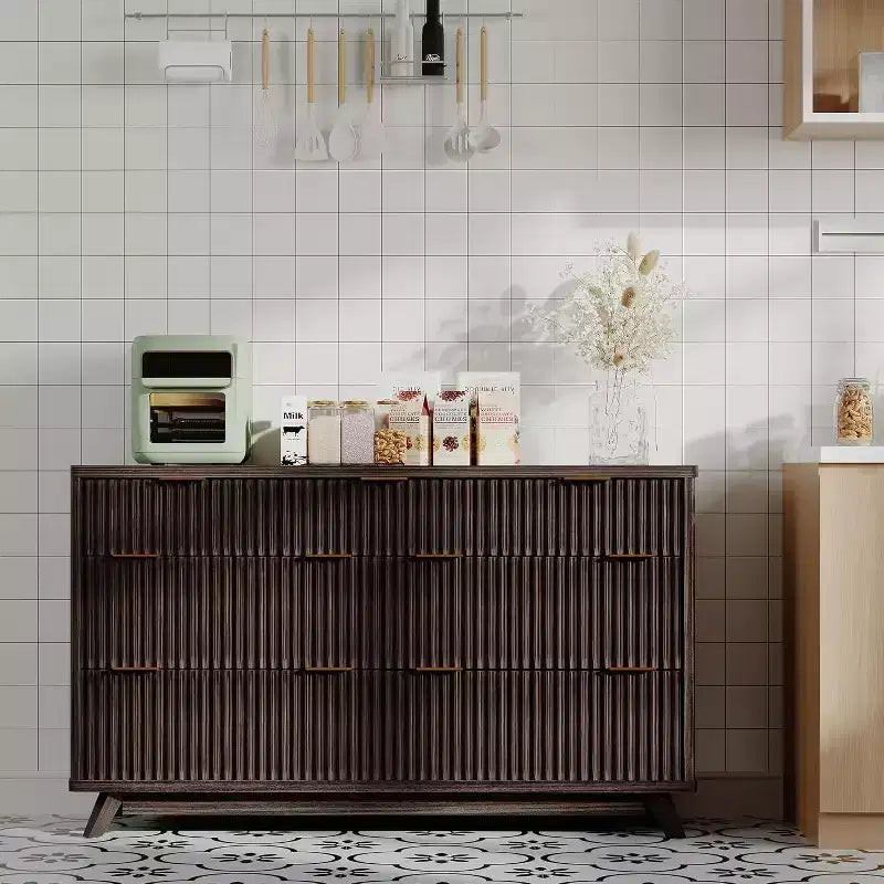 Commode 7 tiroirs cannelés de 137 cm de large - Commode moderne à panneaux ondulés pour chambre, salon et couloir