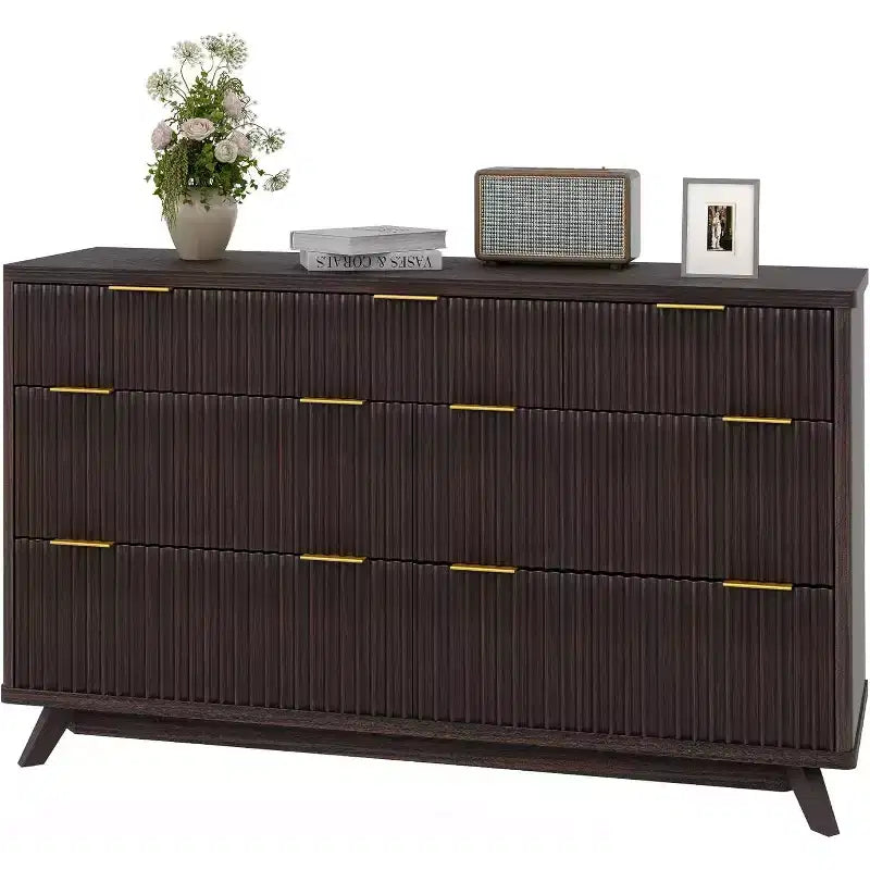 Commode 7 tiroirs cannelés de 137 cm de large - Commode moderne à panneaux ondulés pour chambre, salon et couloir