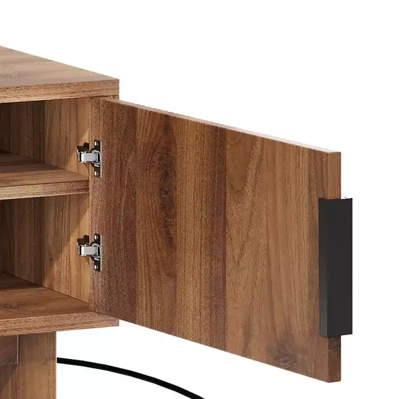 Meuble TV cannelé pour téléviseurs jusqu'à 65" avec prises de courant et rangement - Meuble TV bas couleur noyer