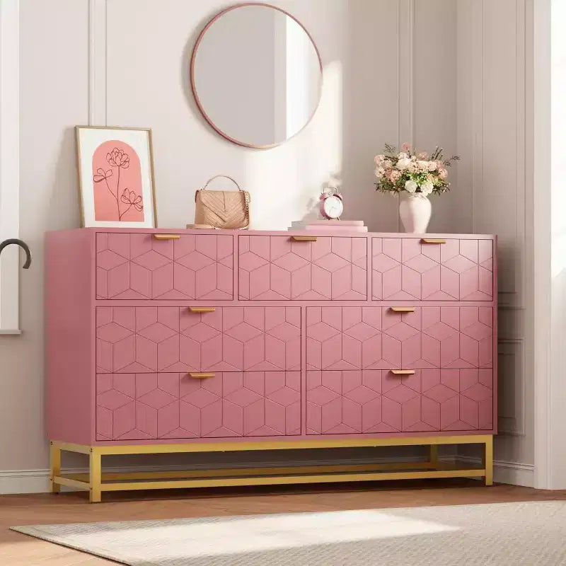 Commode moderne de 136 cm de large à 6 tiroirs, façades cannelées, poignées dorées et pieds métalliques - Rangement pour chambre et dressing