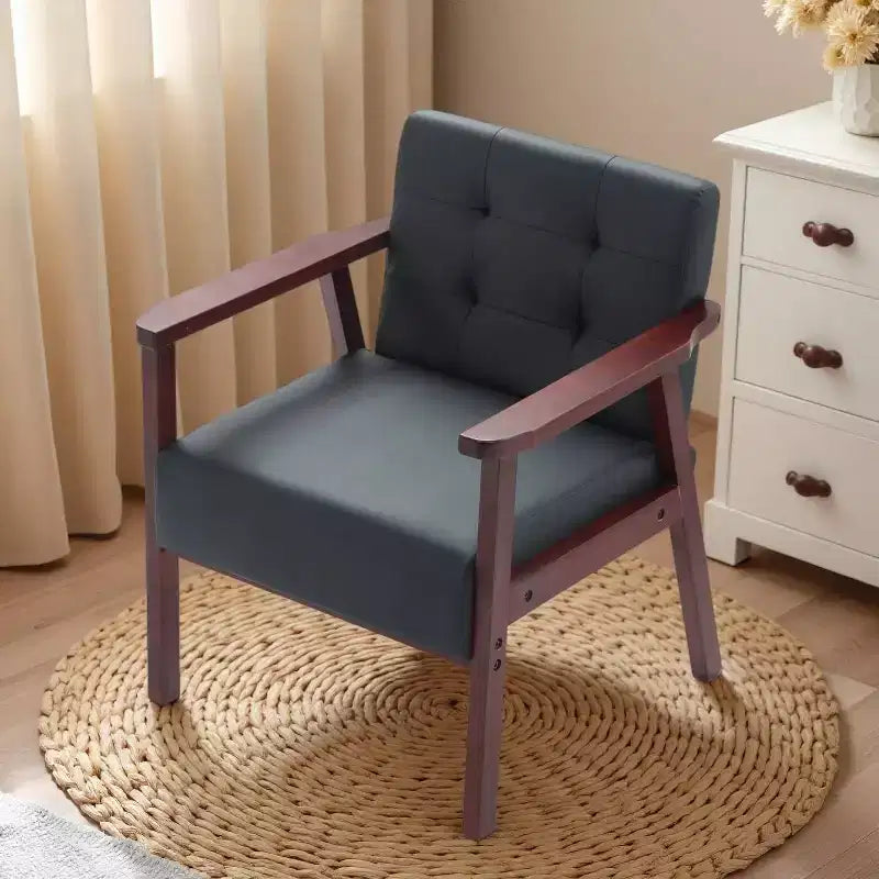 Fauteuil élégant Okak avec cadre en bois, fauteuil de lecture avec assise rembourrée et accoudoirs, fauteuil confortable pour salon, chambre à coucher