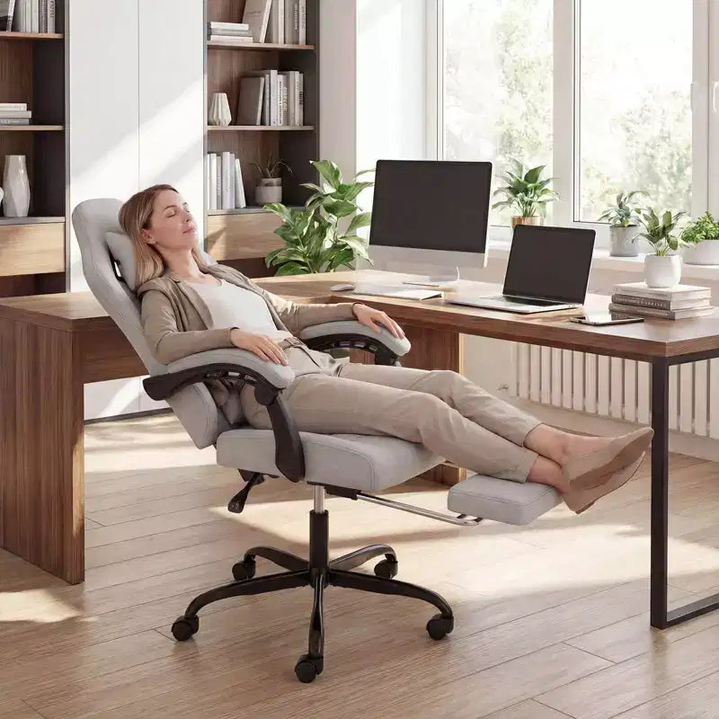 Chaise de bureau Costway réglable en hauteur avec appui-tête, soutien lombaire, accoudoirs synchronisés Noir/Gris