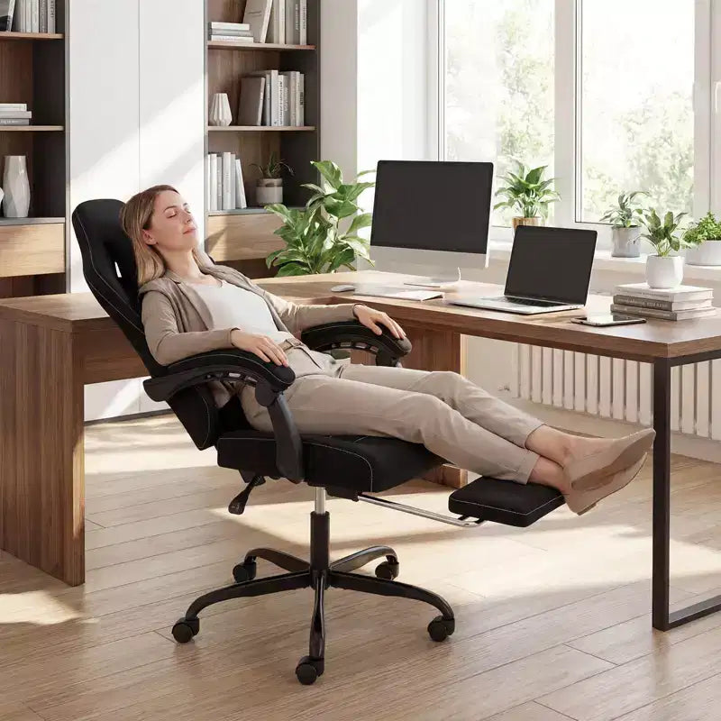 Chaise de bureau Costway réglable en hauteur avec appui-tête, soutien lombaire, accoudoirs synchronisés Noir/Gris