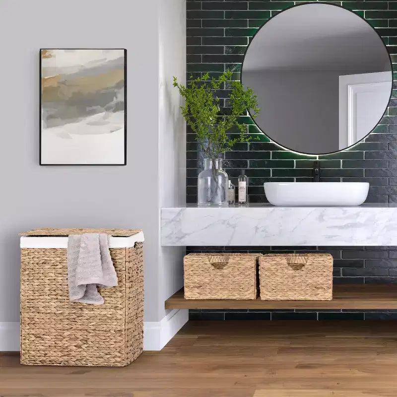 Panier à linge rectangulaire doublé en jacinthe d'eau naturelle Seville Classics, 32 P x 47 L x 61 H cm
