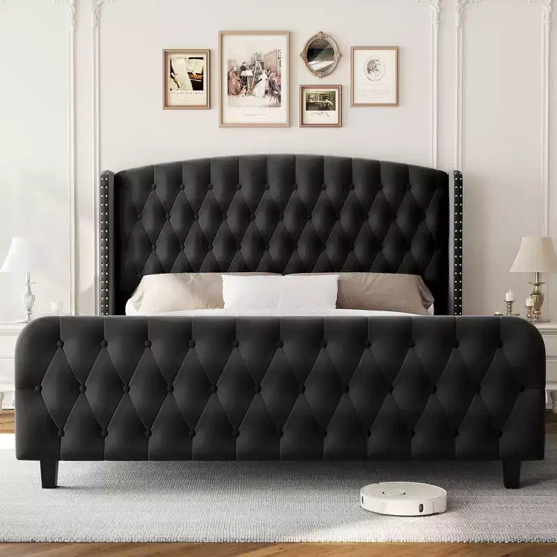 Cadre de lit plateforme en tissu doux avec tête de lit capitonnée ailée, embellissement de rivets, capacité de charge de 1000 lb, silencieux, facile à assembler.