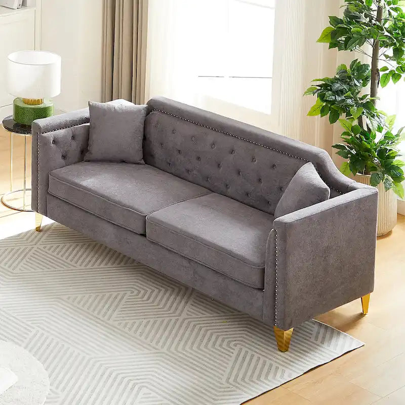 Canapé 3 places touffeté en chenille gris 61,5 avec accoudoirs à clous cuivrés, 2 oreillers