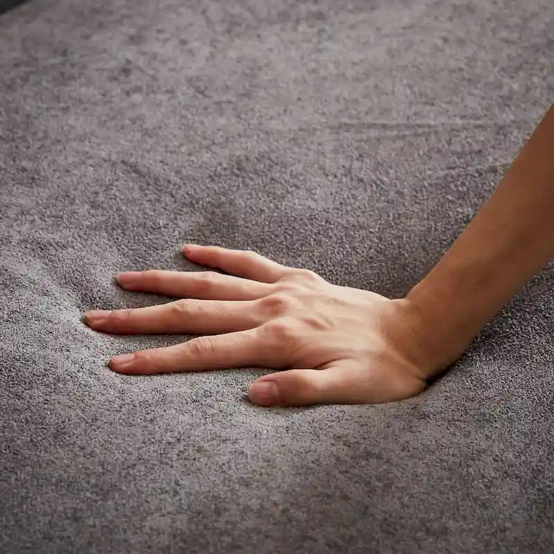 Canapé 3 places touffeté en chenille gris 61,5 avec accoudoirs à clous cuivrés, 2 oreillers