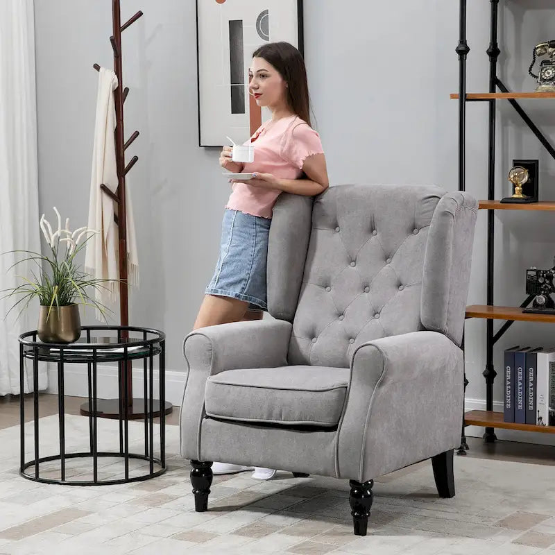 Fauteuil d'appoint capitonné avec dossier haut à oreilles, accoudoirs rembourrés arrondis et assise épaisse rembourrée, Gris