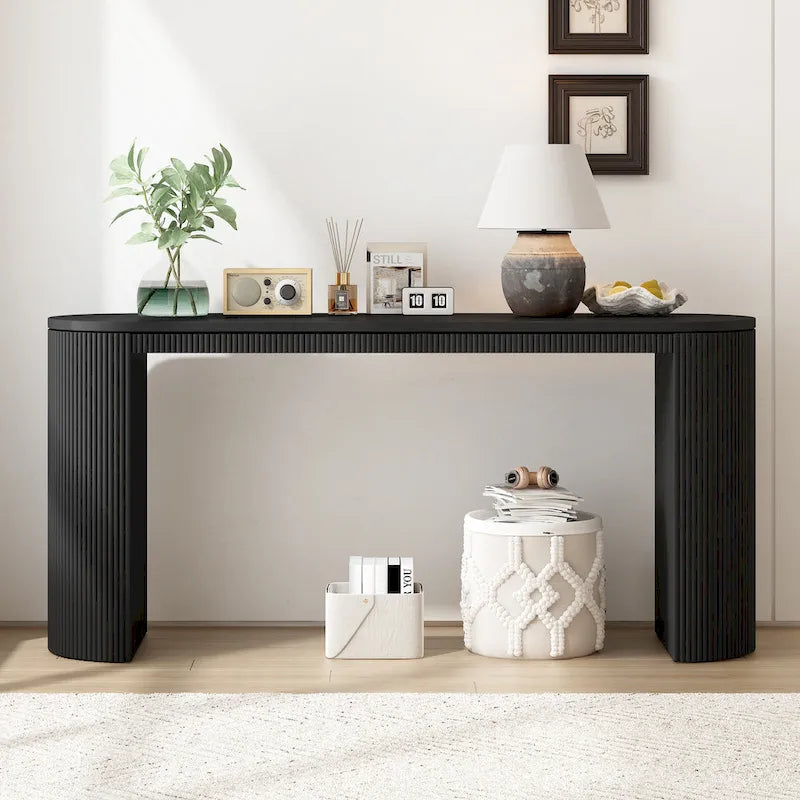 Console incurvée avec un motif à rayures verticales unique, adaptée au salon, au bureau et à l'entrée.