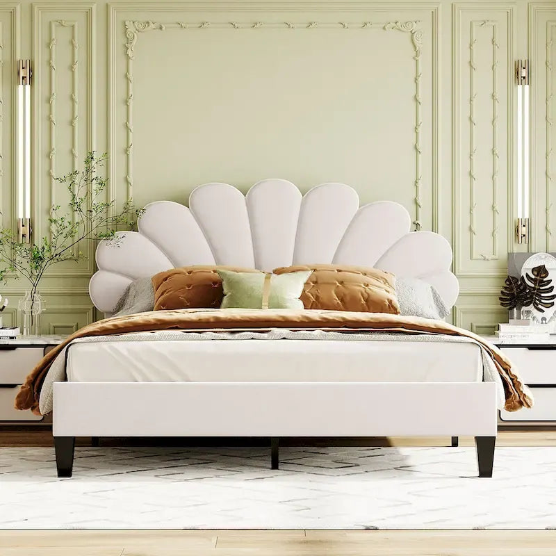 Lit plateforme moderne Queen Size, cadre de lit tapissé de velours avec tête de lit à motif floral et lattes en bois massif