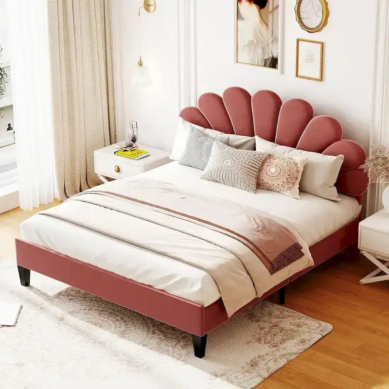 Lit plateforme moderne Queen Size, cadre de lit tapissé de velours avec tête de lit à motif floral et lattes en bois massif
