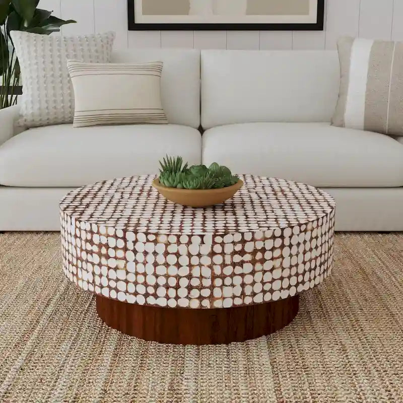Table basse ronde à pied Mila Coconut Shell par East at Main