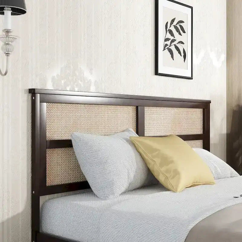 Lit King Size avec tête de lit en rotin, 2 tiroirs de rangement, lit en bois d'hévéa avec lattes et pieds de support améliorés, chêne blanc