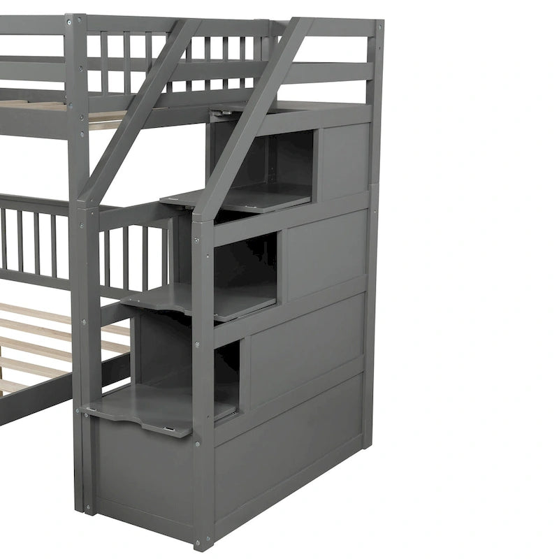 Lit mezzanine double sur lit double en bois avec escalier, balustrades hautes et échelle