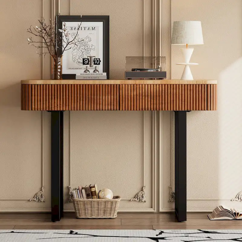 Console d'entrée moderne en bois massif avec motif cannelé et rangement