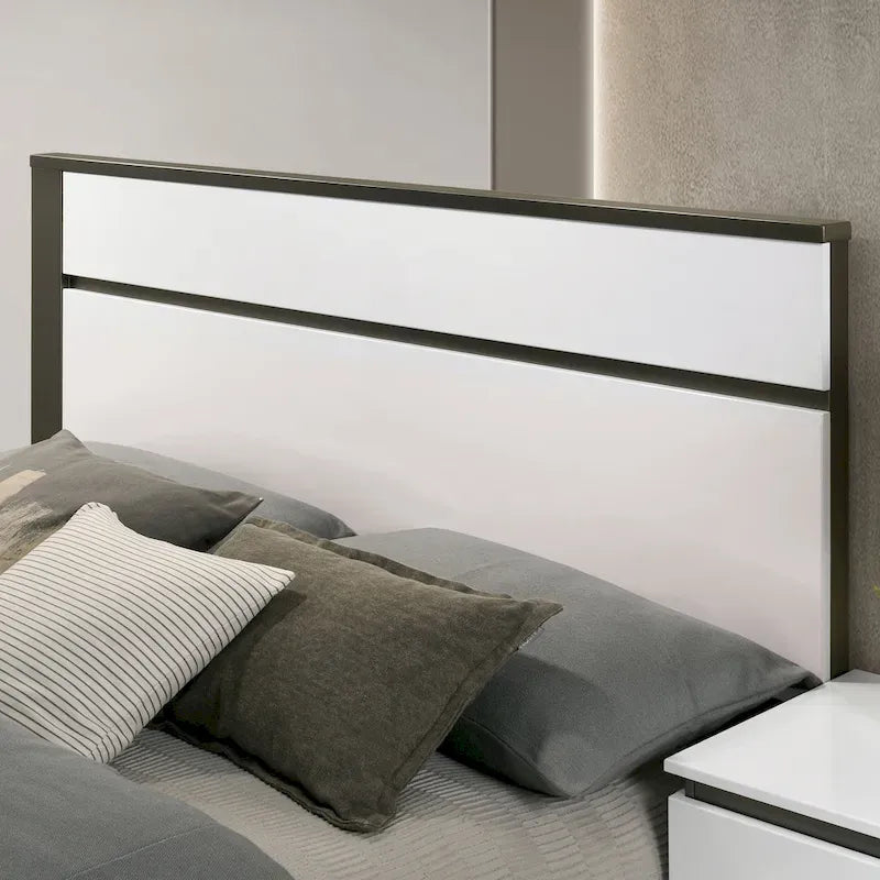 Ensemble de chambre à coucher 6 pièces Conjira blanc moderne en bois avec plateforme de rangement et ports USB par Furniture of America