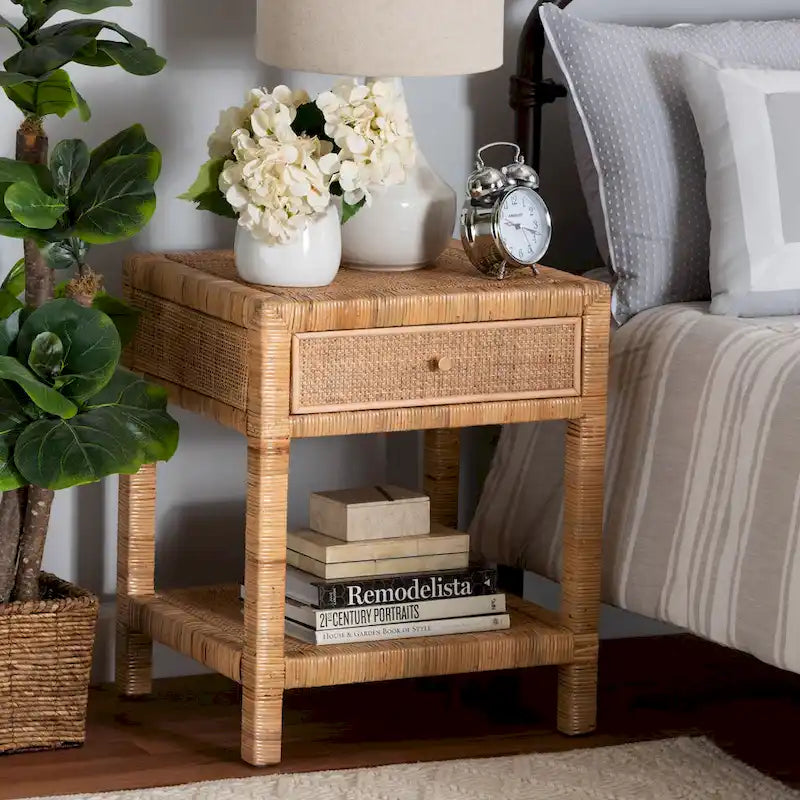 Table de chevet Adelia en rotin naturel et bois d'acajou avec 1 tiroir, style bohème moderne