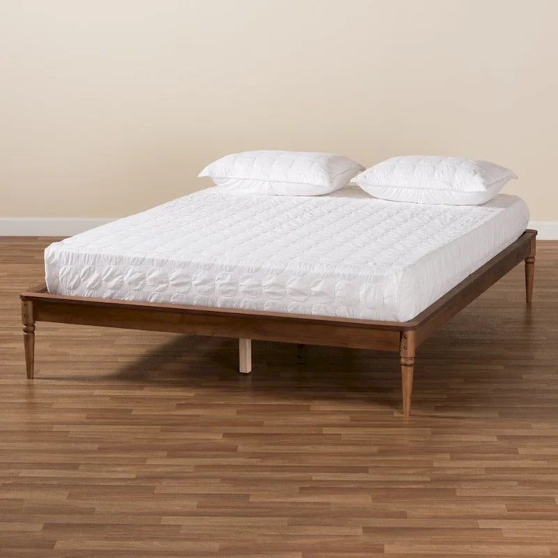 Cadre de lit en bois fini noyer marron classique et traditionnel Tallis