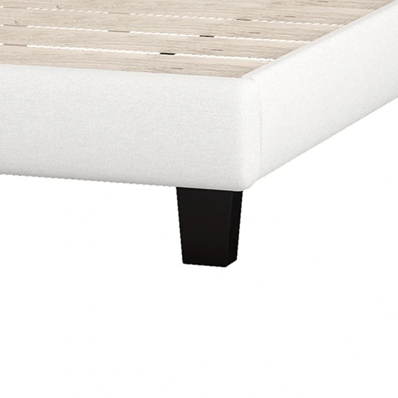 Lit plateforme capitonné en lin pleine taille avec tête de lit incurvée en forme de selle et détails touffetés en losanges, beige