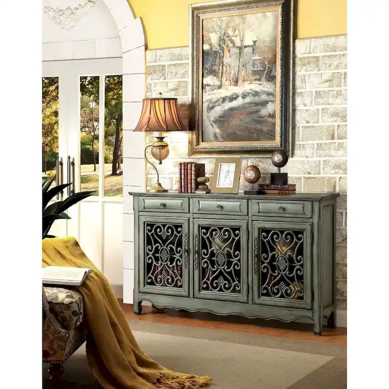 Buffet décoratif ancien vert avec accent
