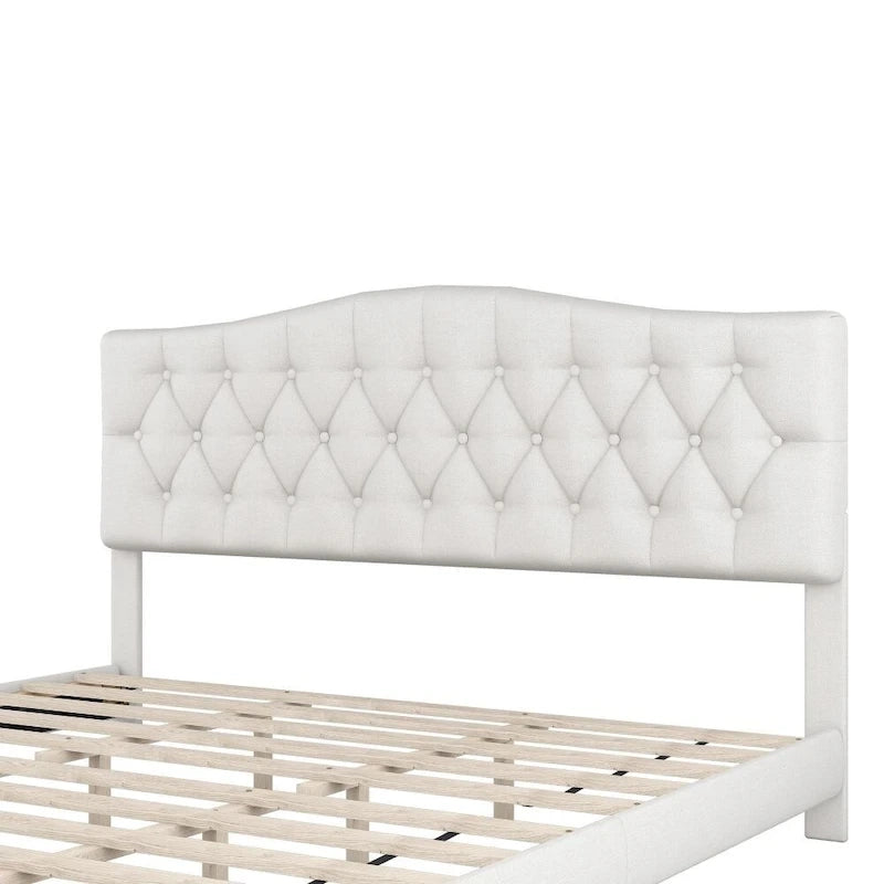 Lit plateforme rembourré avec tête de lit incurvée en forme de selle et détails touffetés en losange, beige