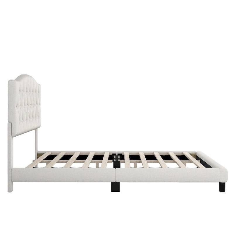 Lit plateforme rembourré avec tête de lit incurvée en forme de selle et détails touffetés en losange, beige