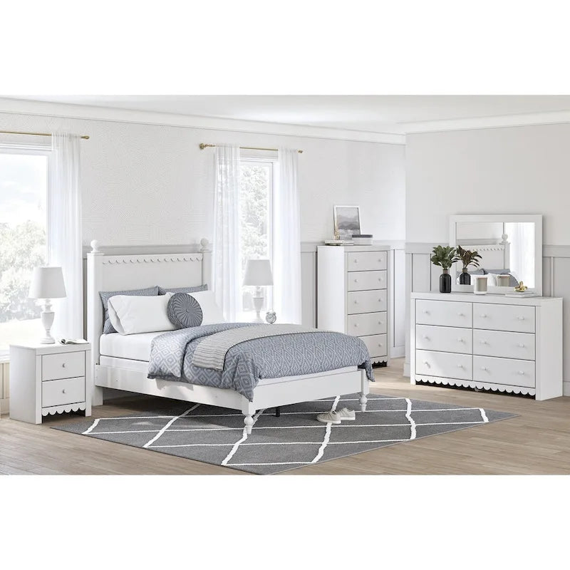 Commode blanche Signature Design by Ashley Mollviney